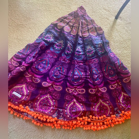 NWT 70" round beach/picnic blanket w/pom poms purples/orange - Picture 3 of 6